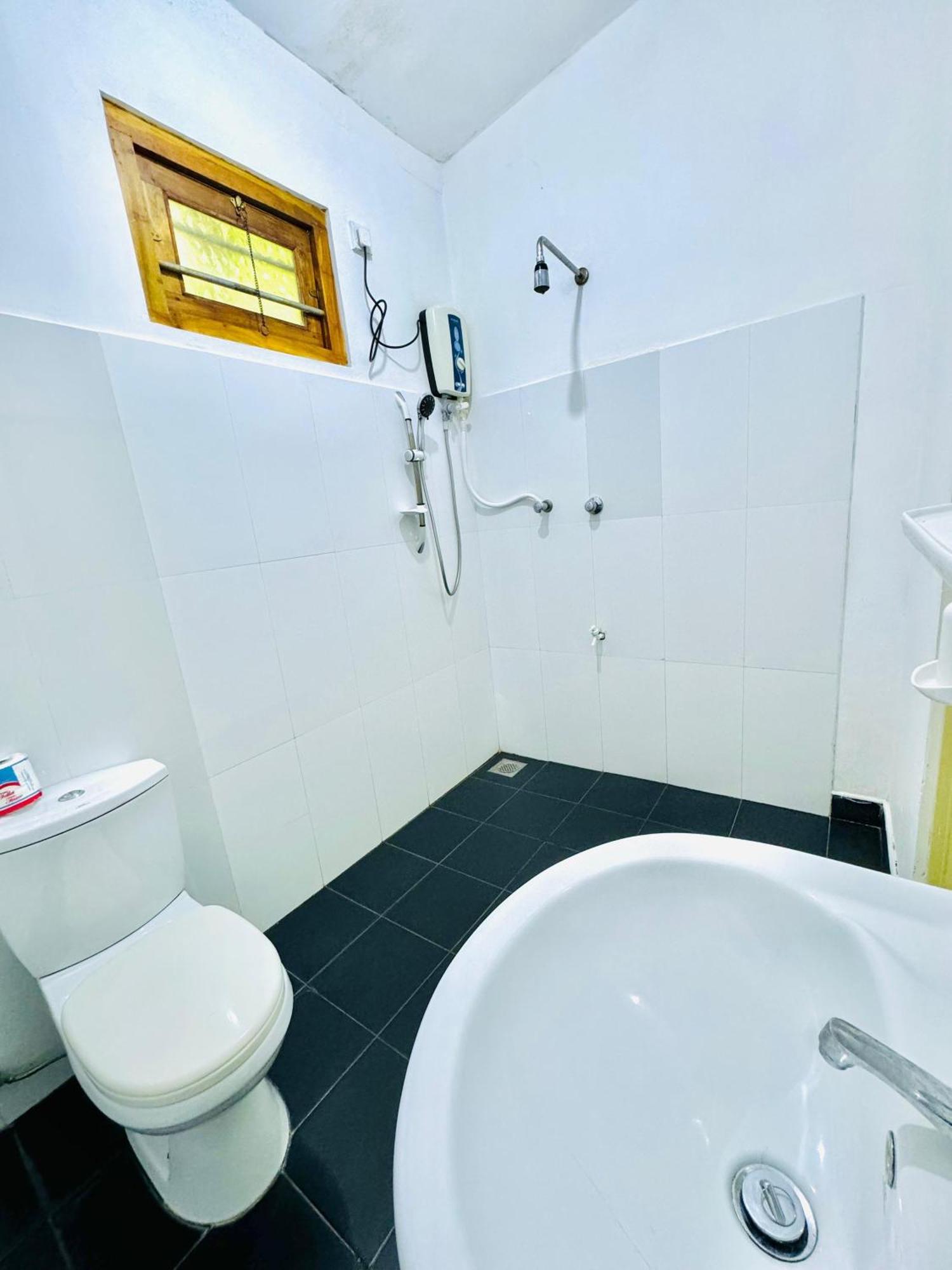 Nethmi Homestay & Restaurant Tangalle Ngoại thất bức ảnh