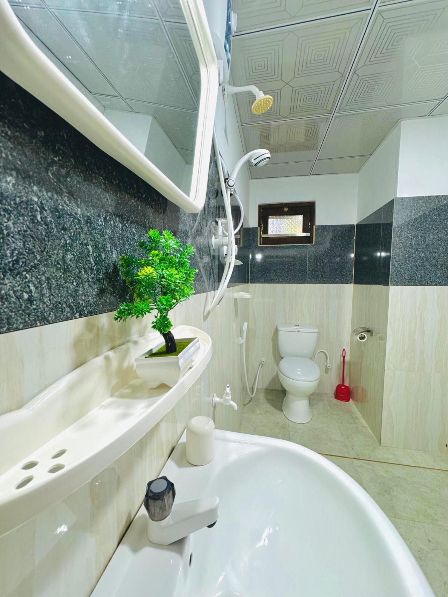 Nethmi Homestay & Restaurant Tangalle Ngoại thất bức ảnh